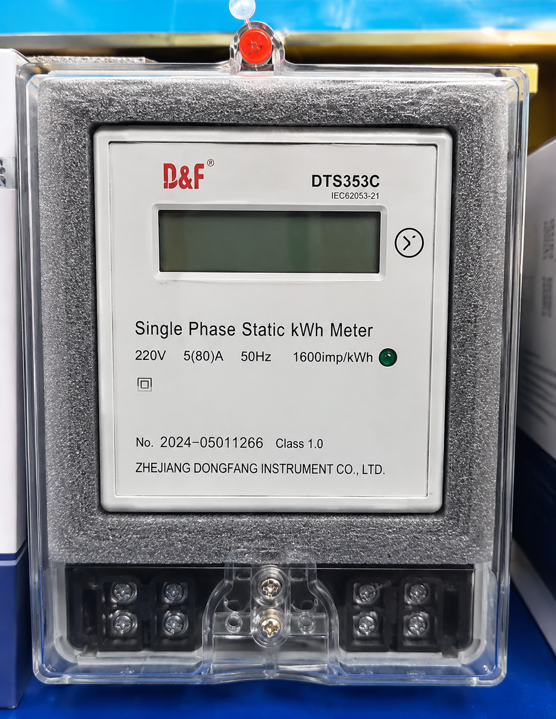 Лічильник однофазний на монтажну панель 5-60А 220V LCD Display(Квадрат) (TR1105-2502)
