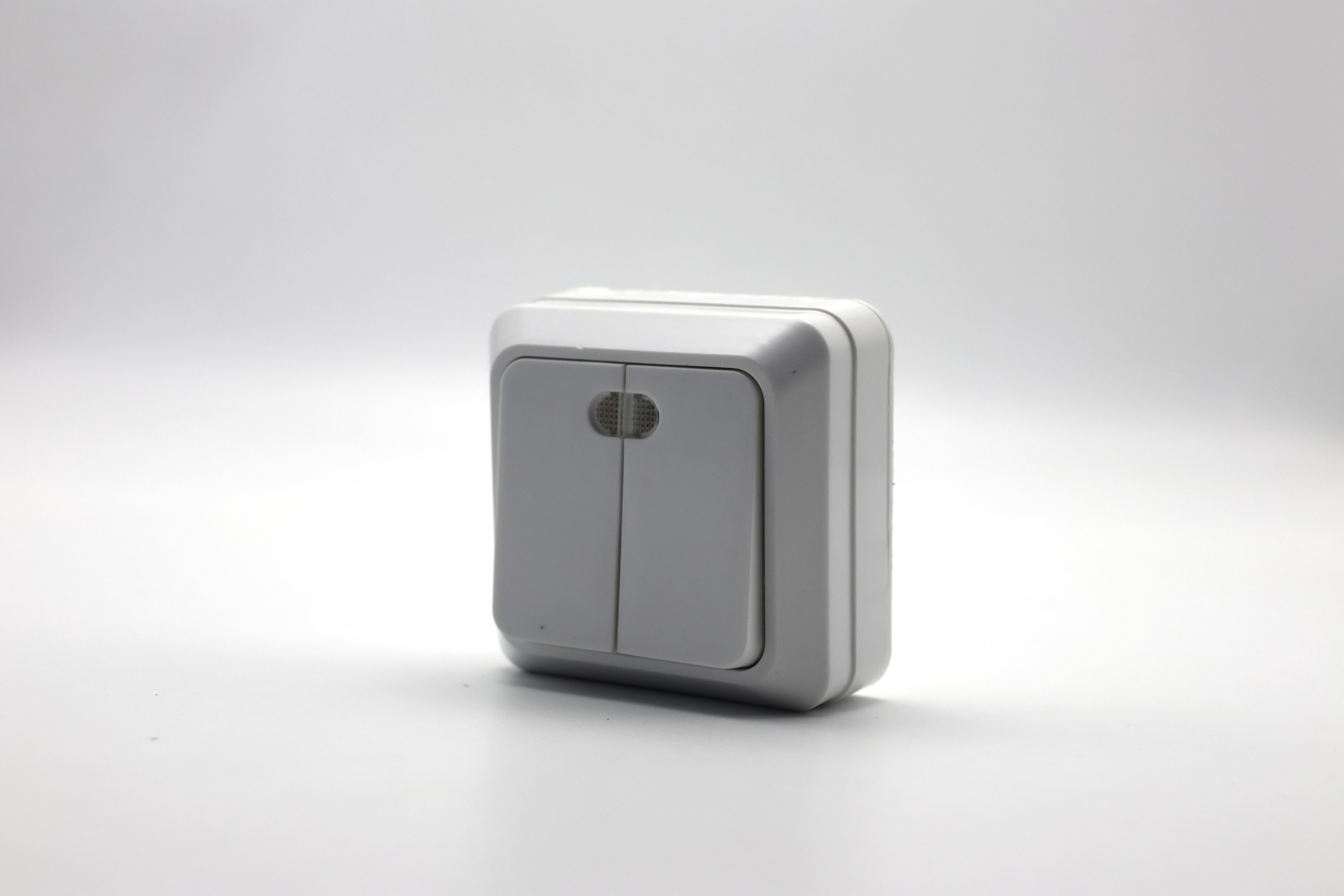 Comutator 2-cl. instalare deschisă cu iluminare IP20 10A, alb "Ceramico" (200)(TR1888-0004)